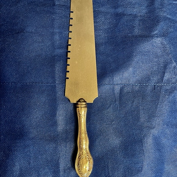 Antique Rose Victoria English Sterling Handle Cake Server with Serrated Edge - Picture 5 of 6